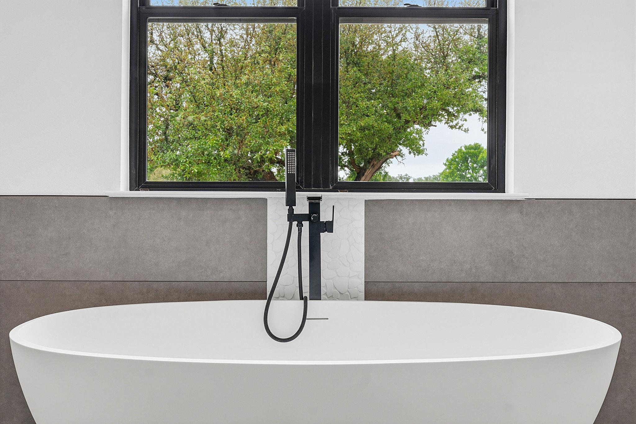 109 Rocky Summit Ct, Spicewood, TX 78669