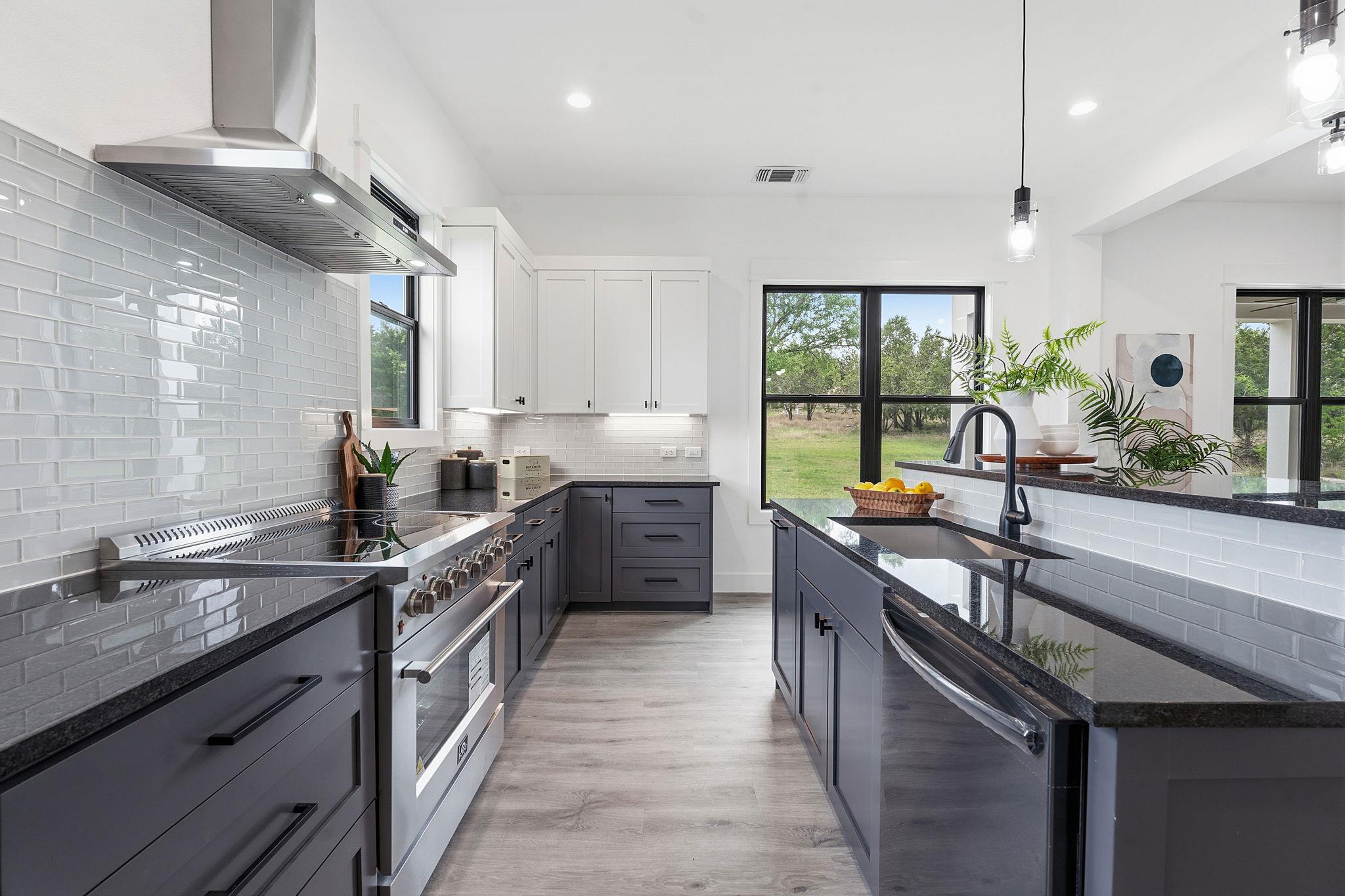 109 Rocky Summit Ct, Spicewood, TX 78669