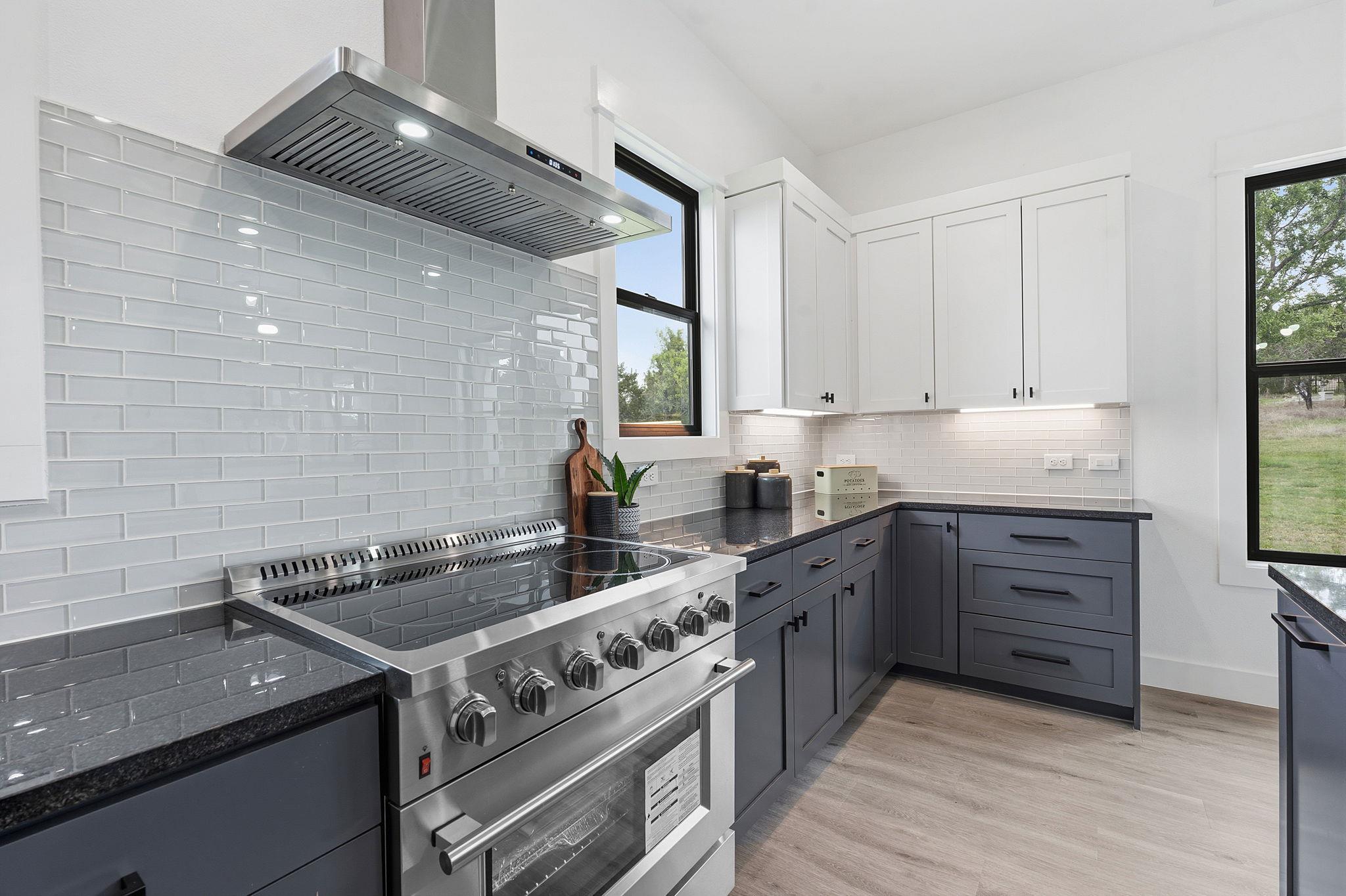 109 Rocky Summit Ct, Spicewood, TX 78669