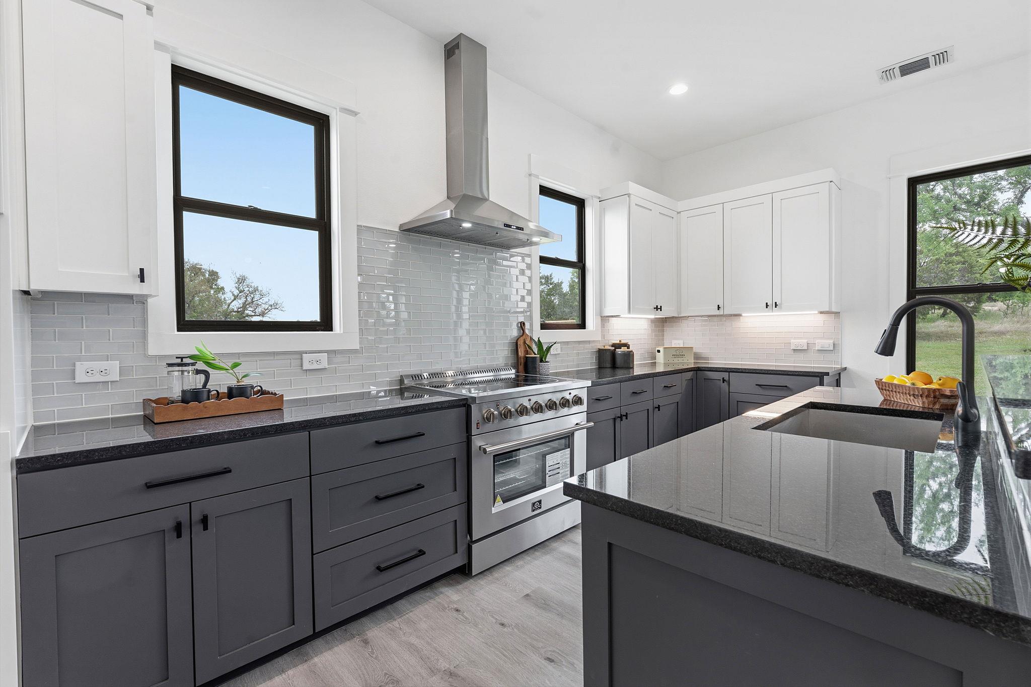 109 Rocky Summit Ct, Spicewood, TX 78669