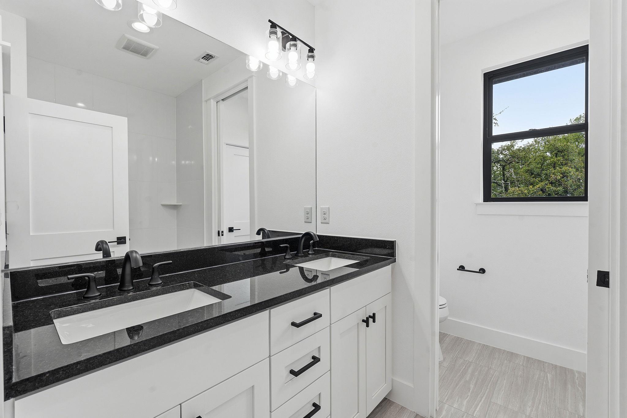 109 Rocky Summit Ct, Spicewood, TX 78669