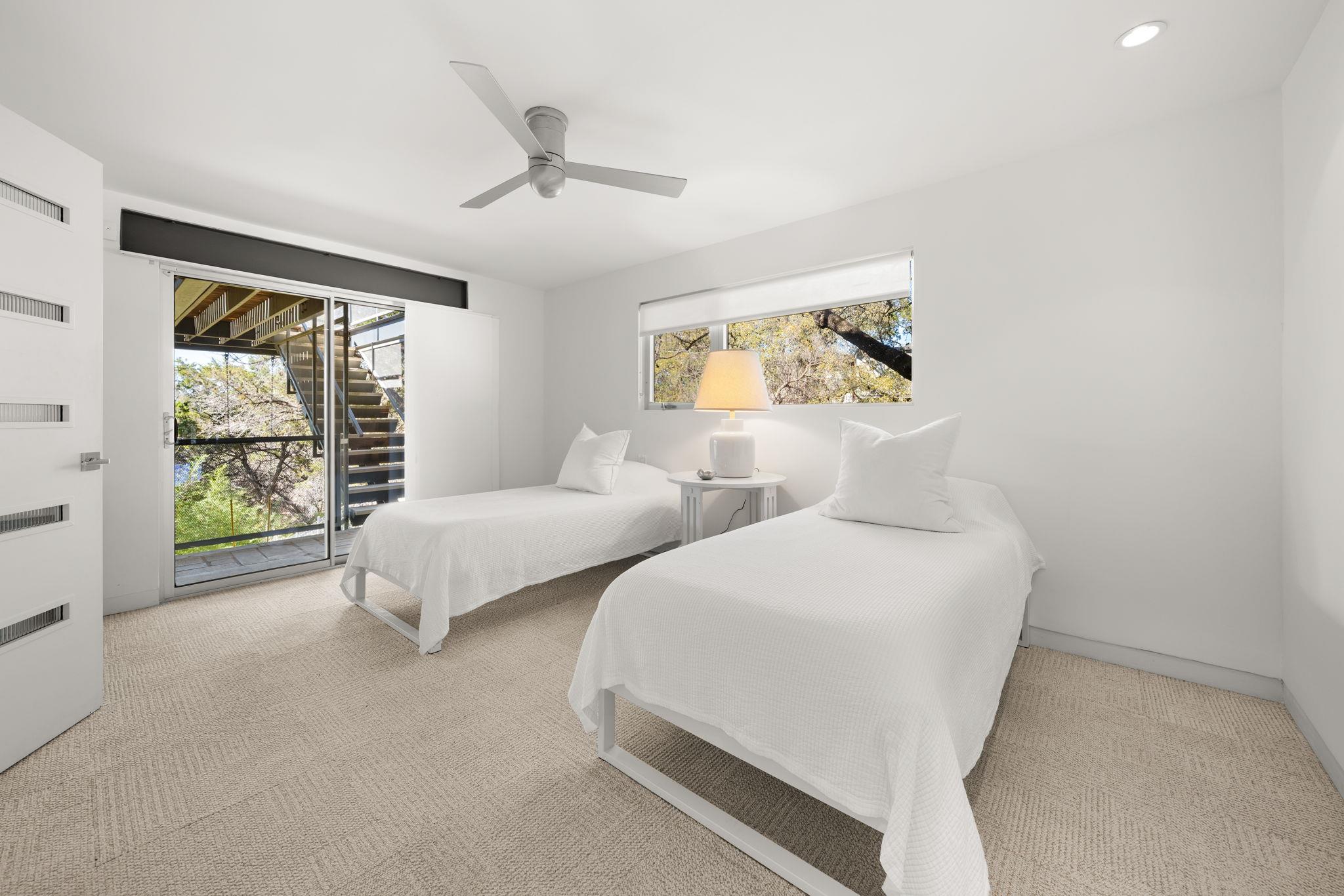 6404 Lakeshore Dr, Lago Vista, TX 78645