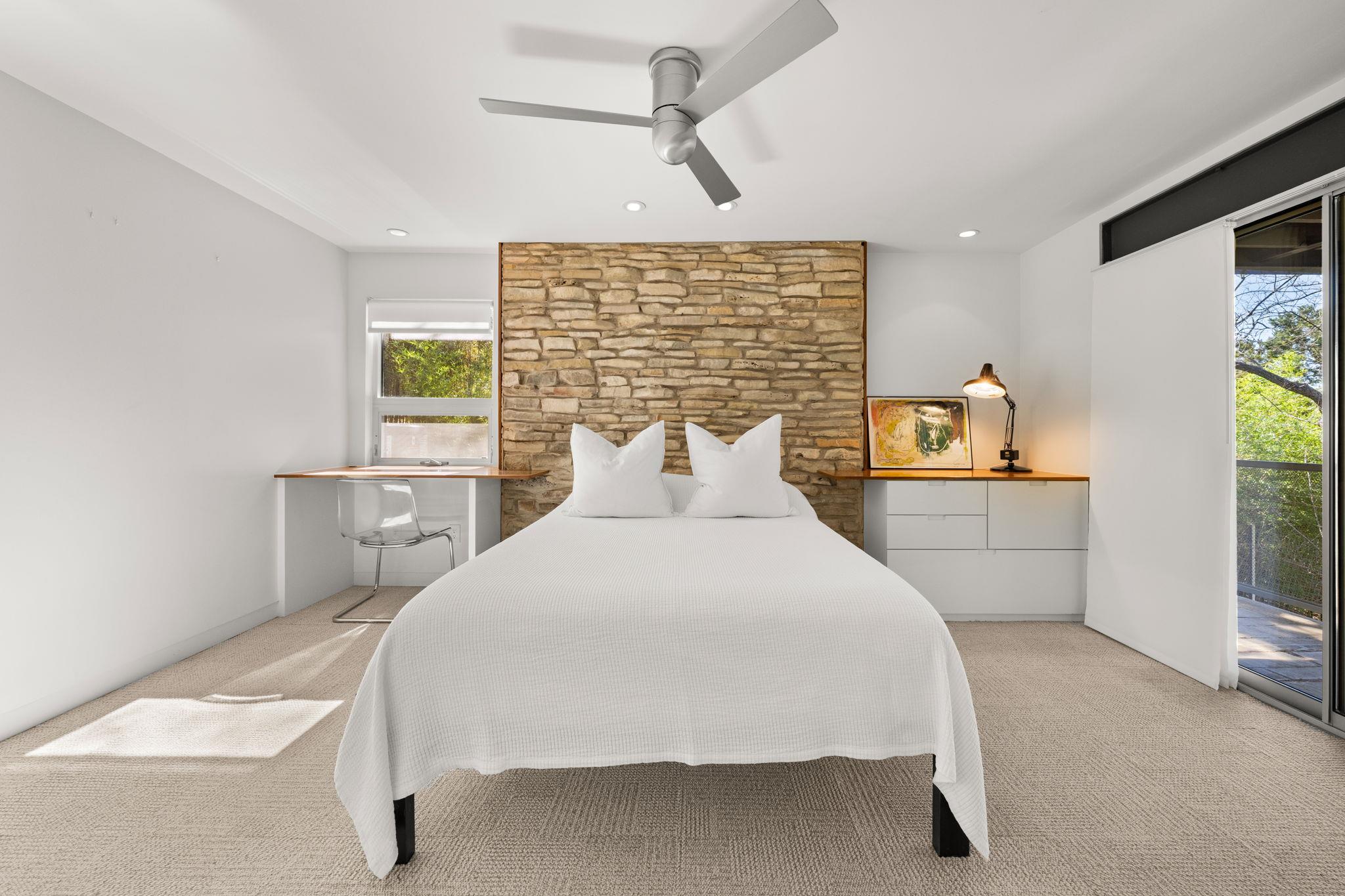 6404 Lakeshore Dr, Lago Vista, TX 78645