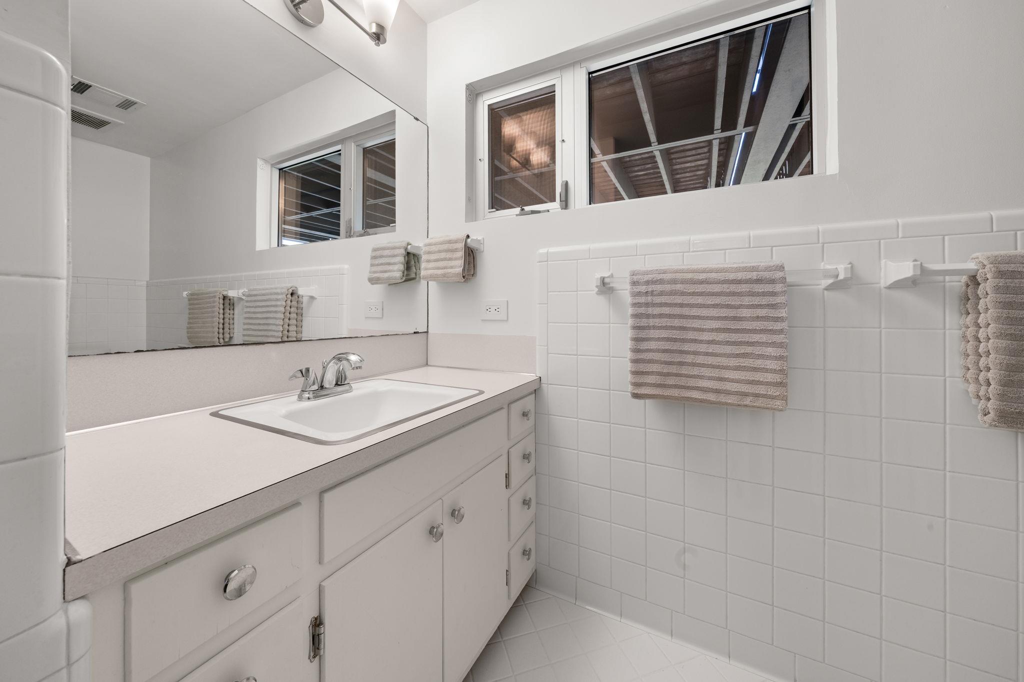 6404 Lakeshore Dr, Lago Vista, TX 78645