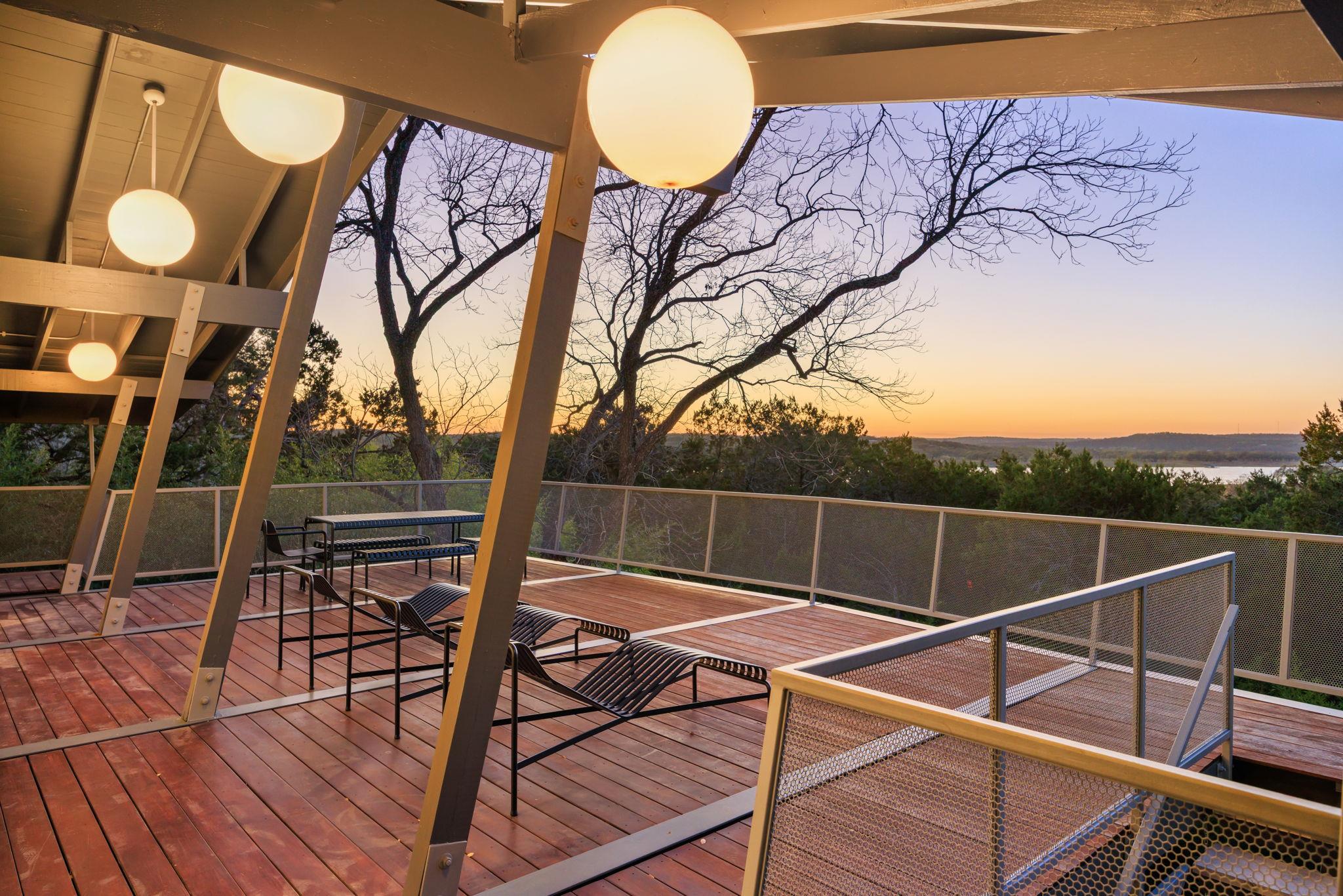 6404 Lakeshore Dr, Lago Vista, TX 78645