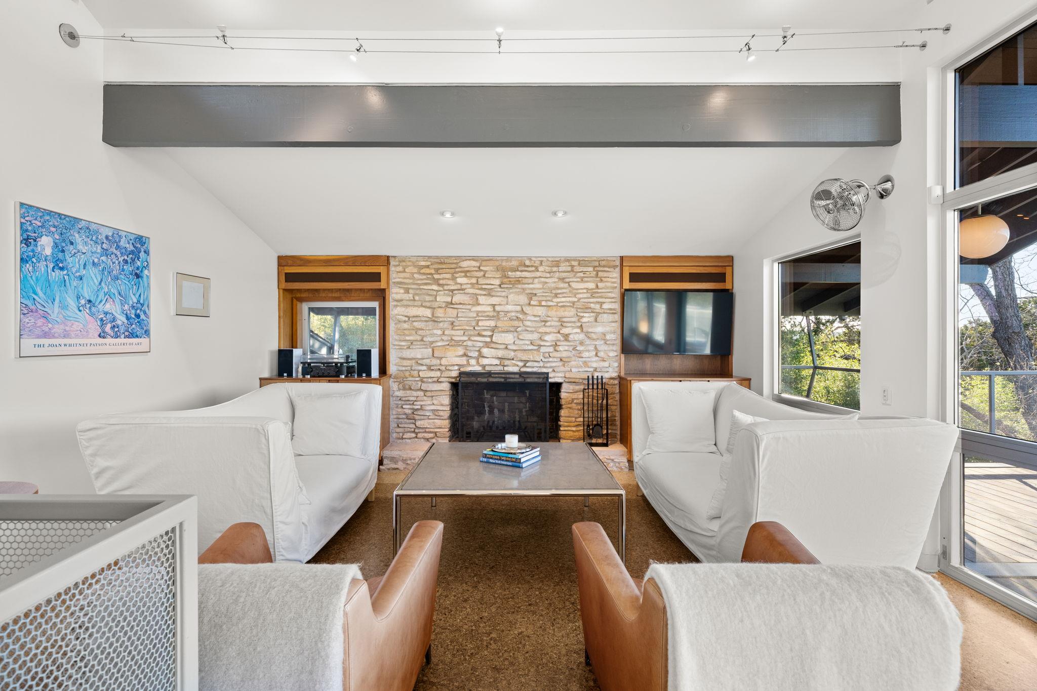 6404 Lakeshore Dr, Lago Vista, TX 78645