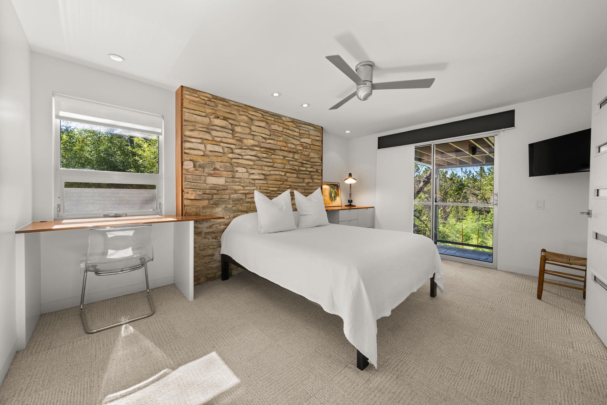 6404 Lakeshore Dr, Lago Vista, TX 78645