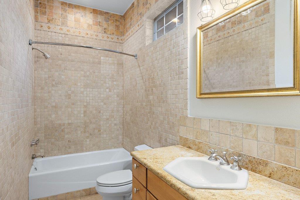 17708 North St, Lago Vista, TX 78645