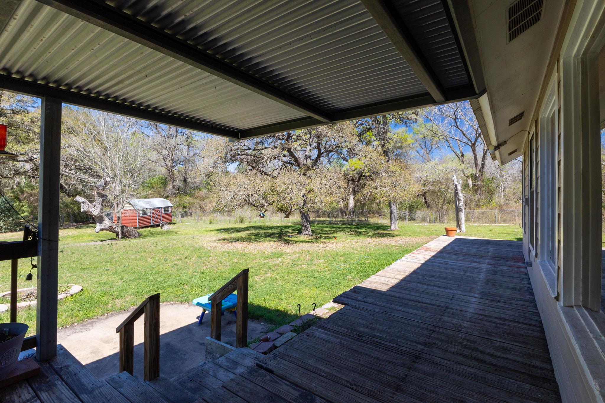 12 Creekwood Dr, Schulenburg, TX 78956