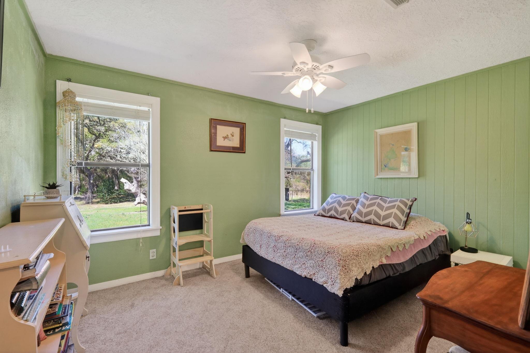 12 Creekwood Dr, Schulenburg, TX 78956