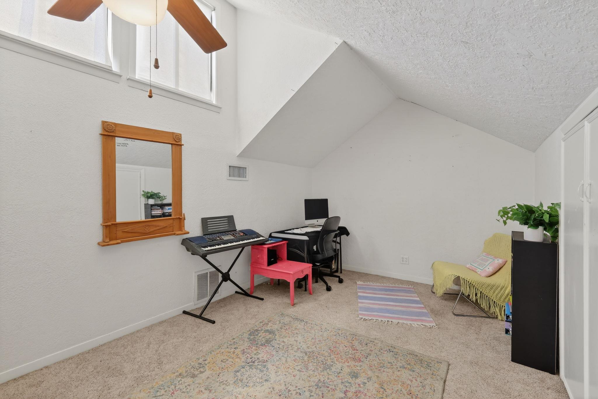 12 Creekwood Dr, Schulenburg, TX 78956