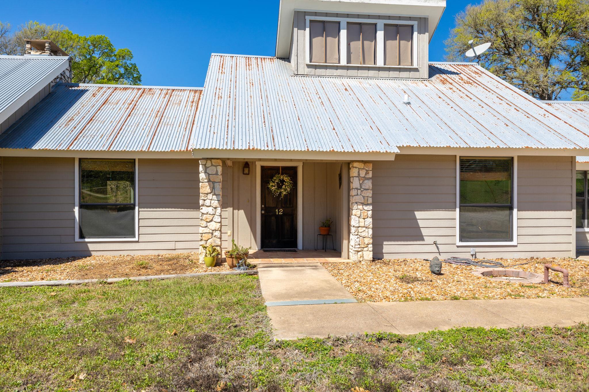 12 Creekwood Dr, Schulenburg, TX 78956