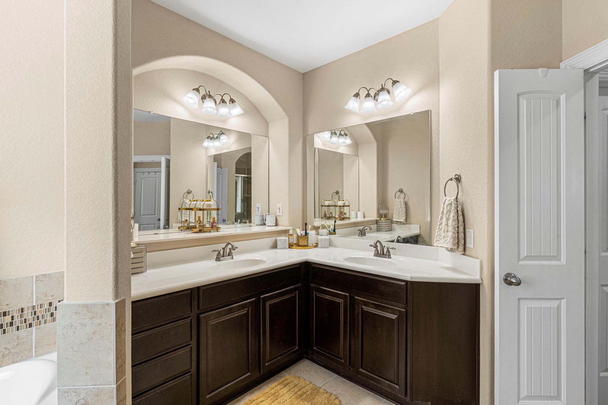 240 Parkrose Dr, Buda, TX 78610