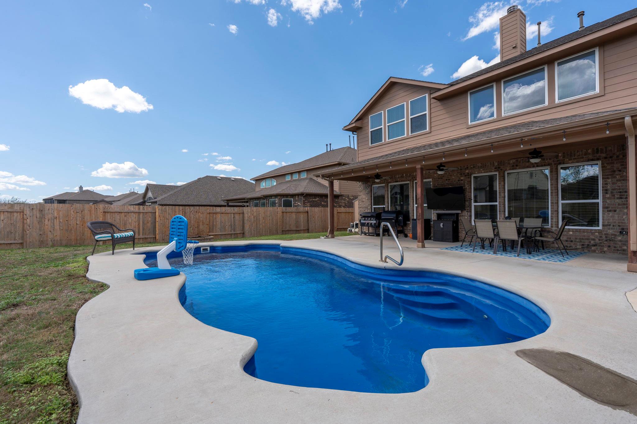 240 Parkrose Dr, Buda, TX 78610