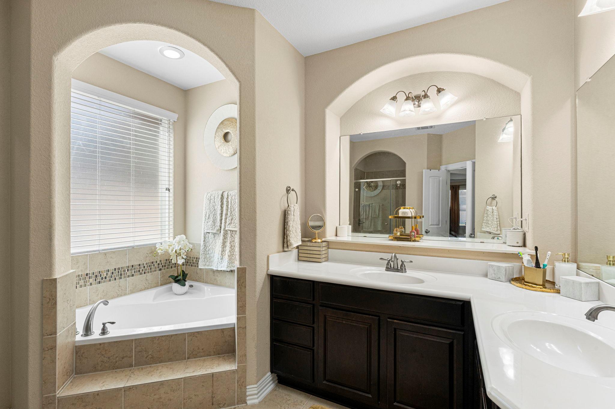 240 Parkrose Dr, Buda, TX 78610