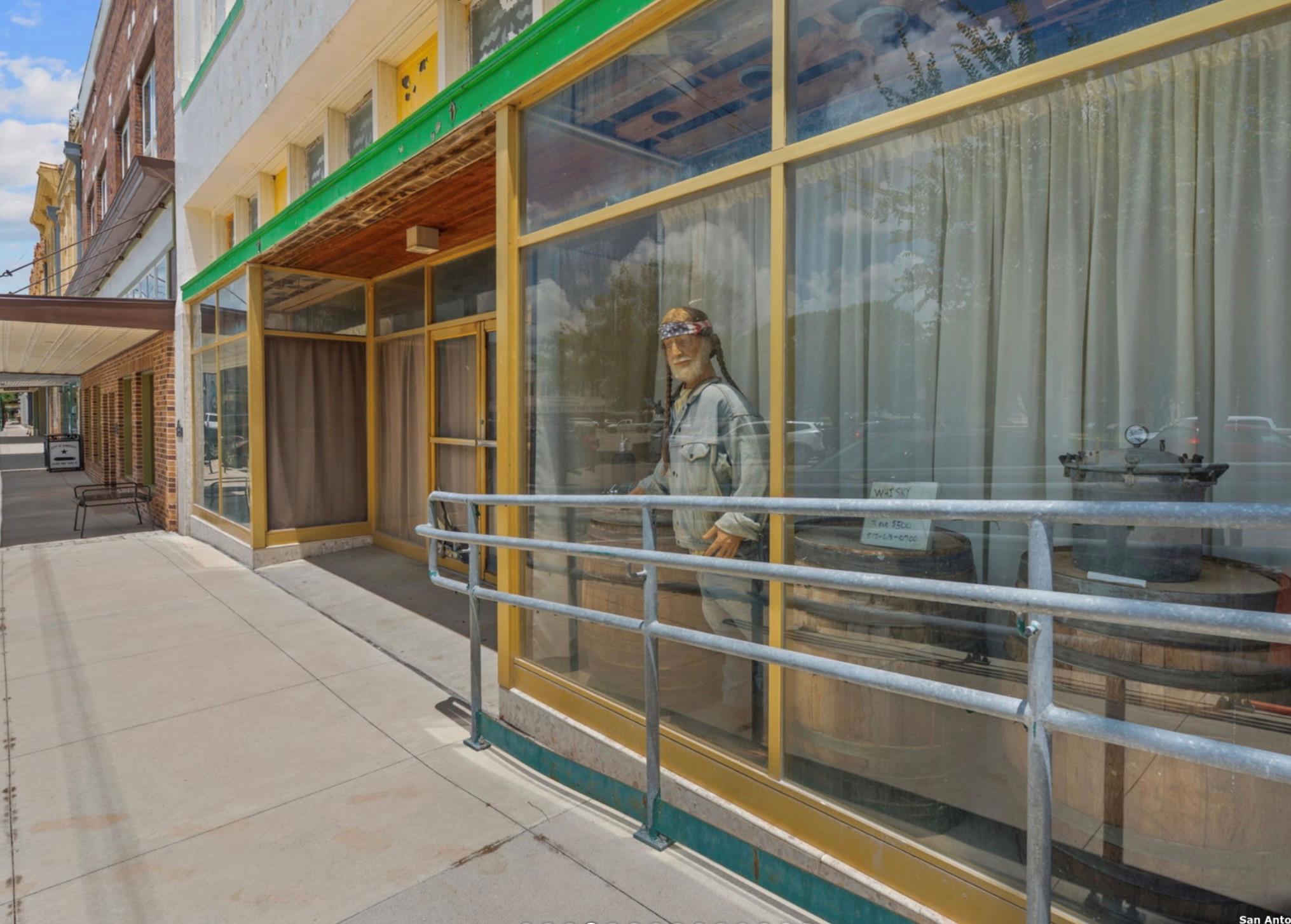 419 Saint George St, Gonzales, TX 78629