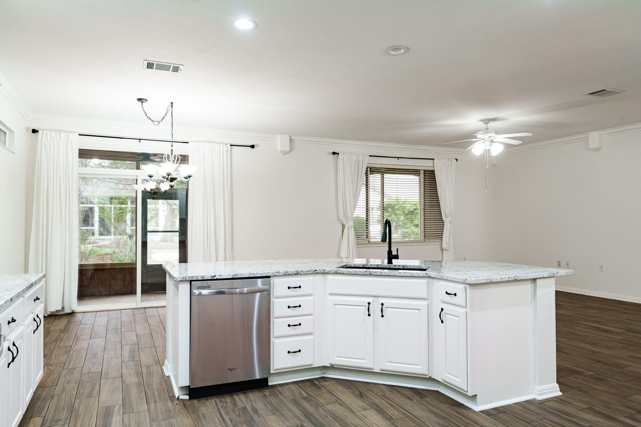 124 Dewberry Dr, Georgetown, TX 78633