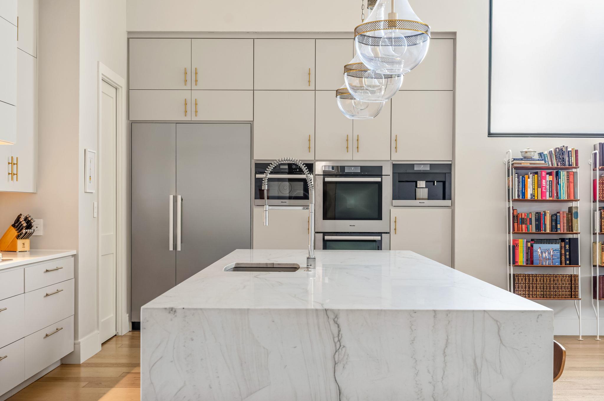 8221 Carranzo Dr, Austin, TX 78735