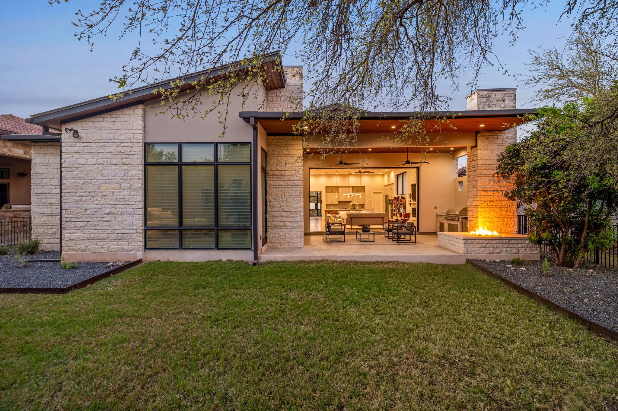 8221 Carranzo Dr, Austin, TX 78735