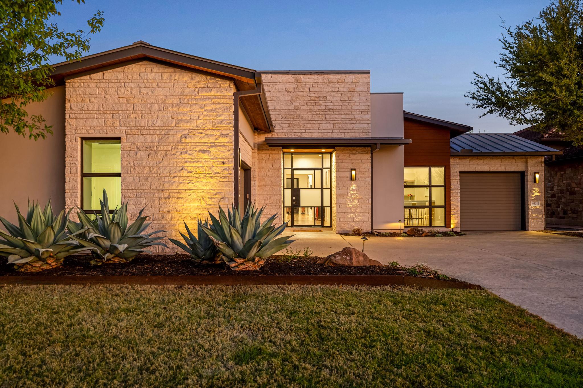 8221 Carranzo Dr, Austin, TX 78735