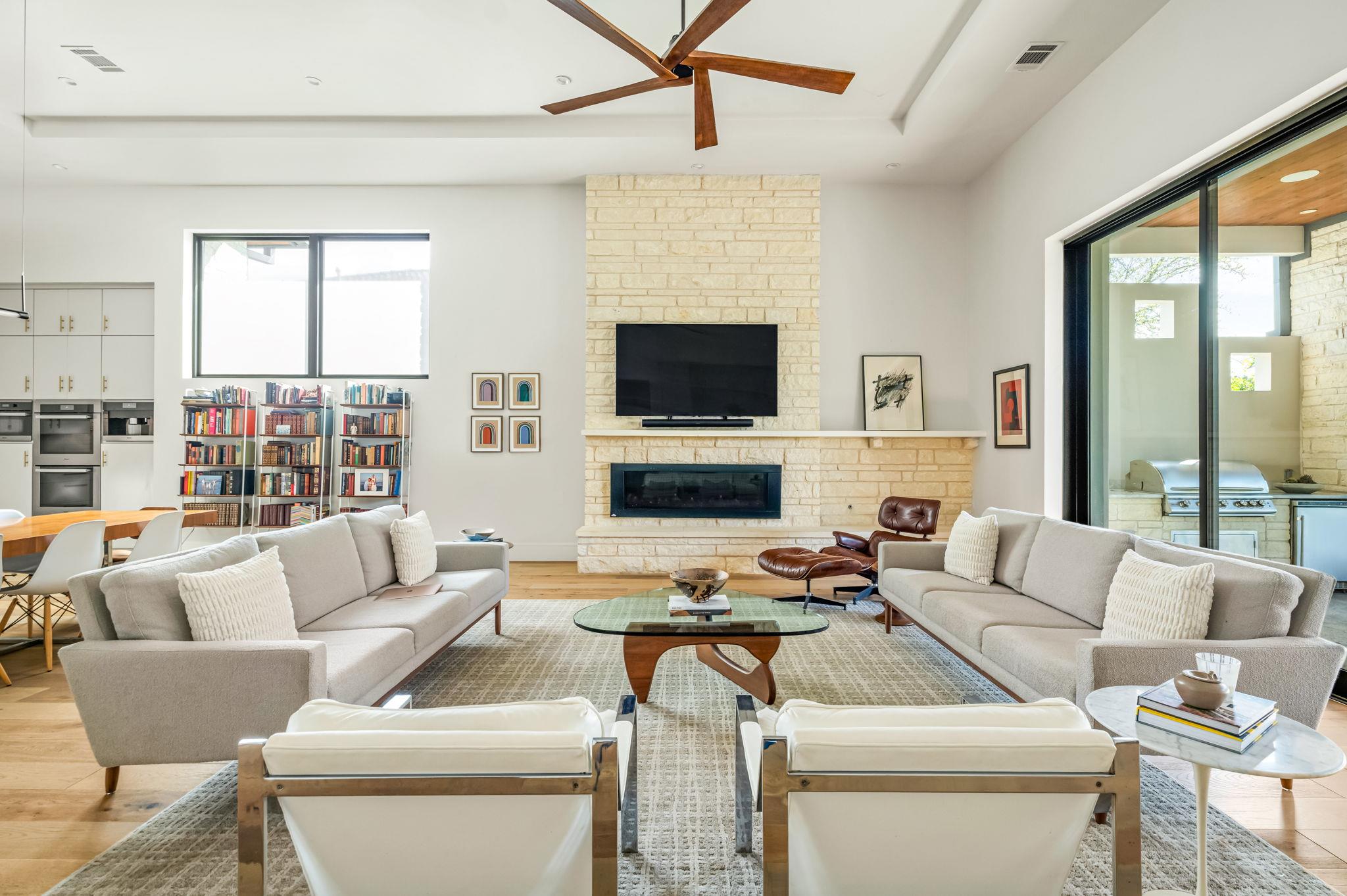 8221 Carranzo Dr, Austin, TX 78735