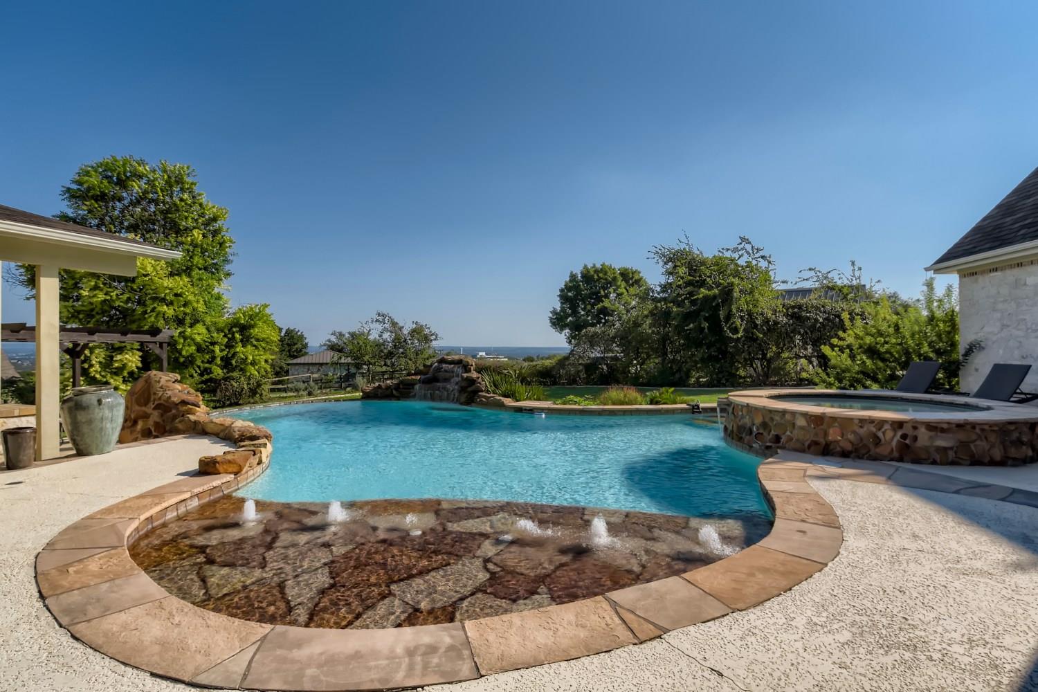 3900 Peak Lookout Dr, Austin, TX 78738