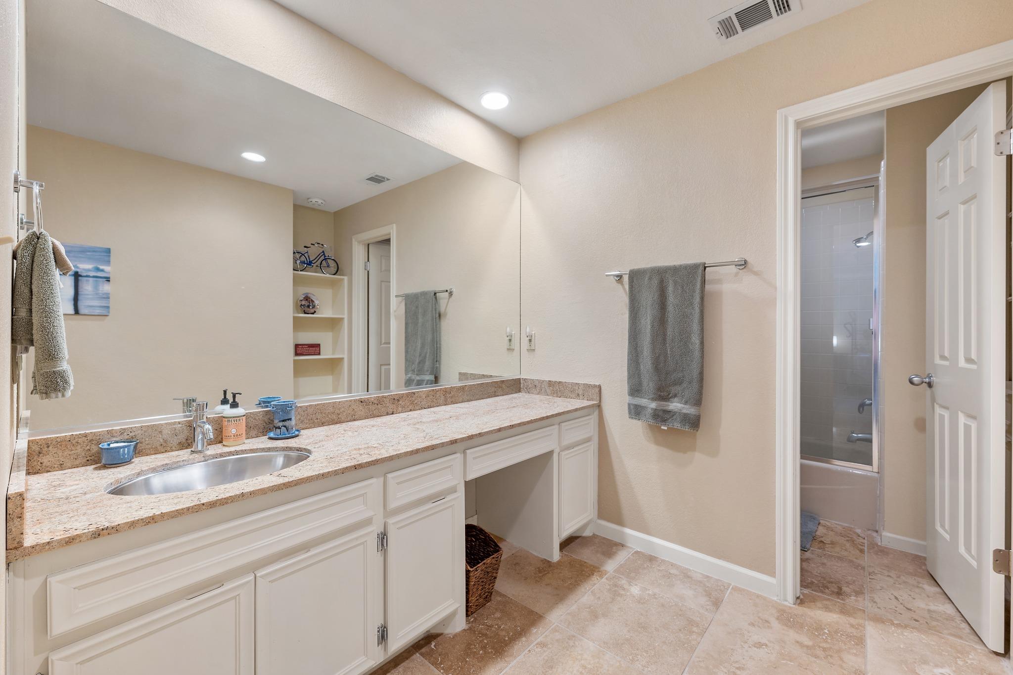 604 Rolling Green Dr, Lakeway, TX 78734