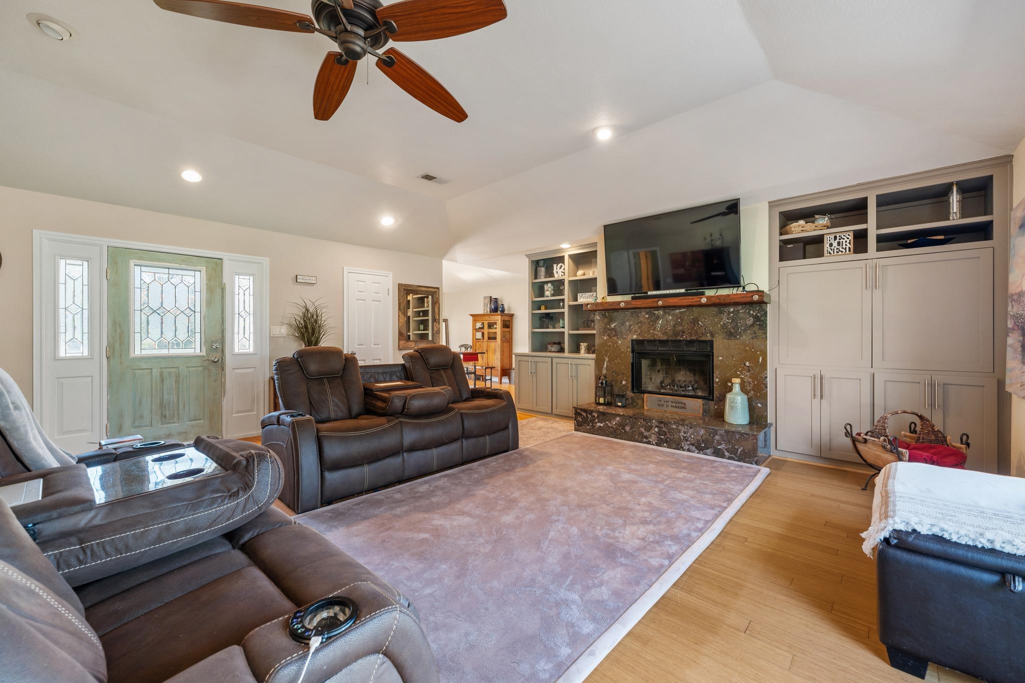 604 Rolling Green Dr, Lakeway, TX 78734