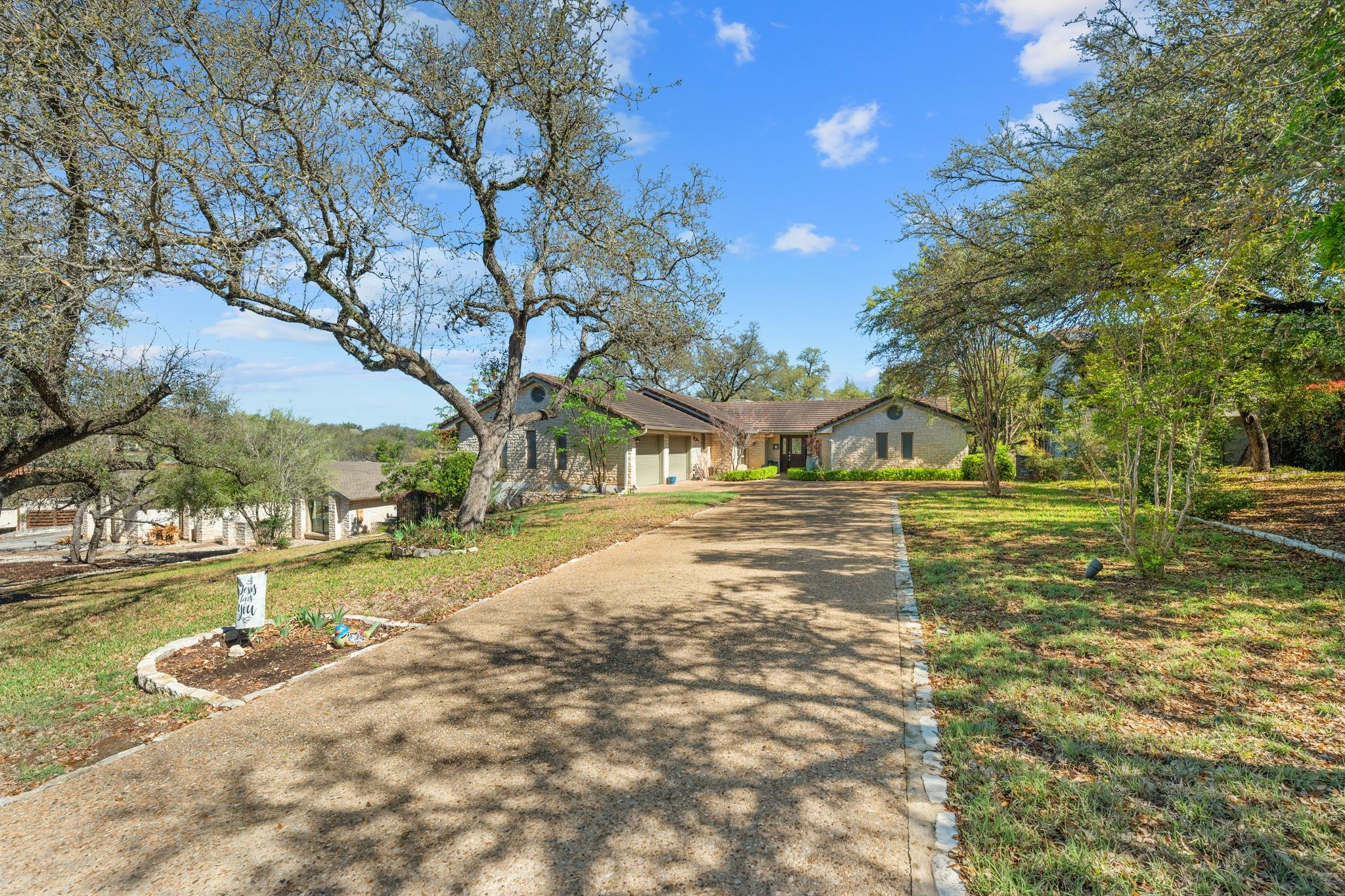 604 Rolling Green Dr, Lakeway, TX 78734