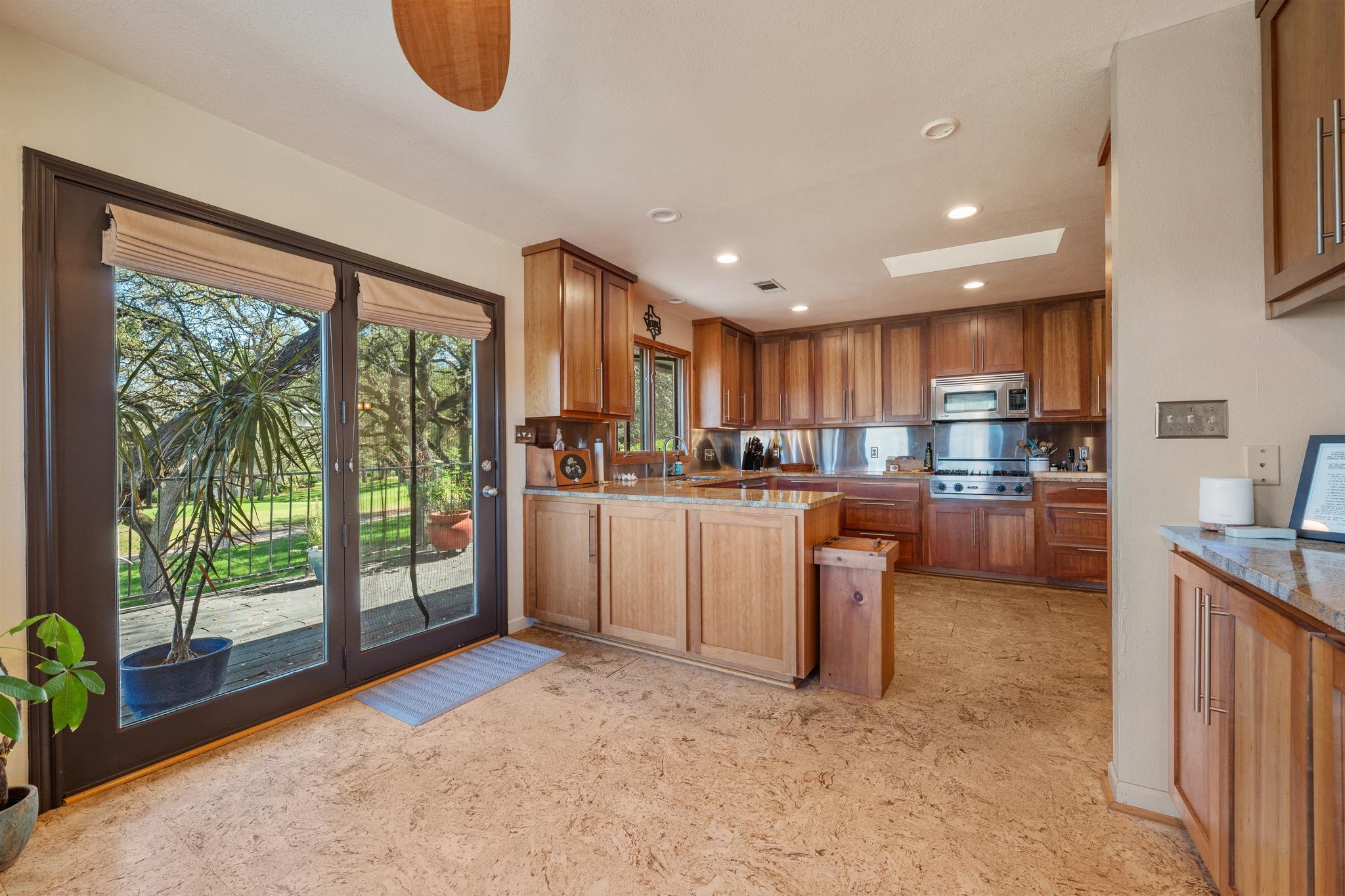 604 Rolling Green Dr, Lakeway, TX 78734