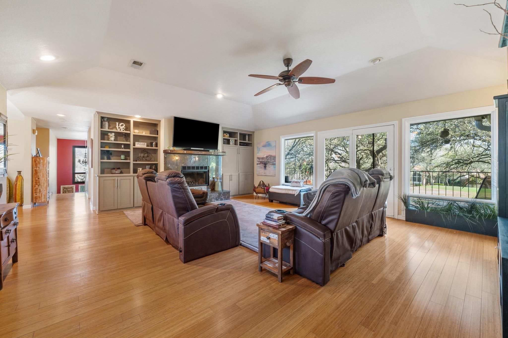 604 Rolling Green Dr, Lakeway, TX 78734