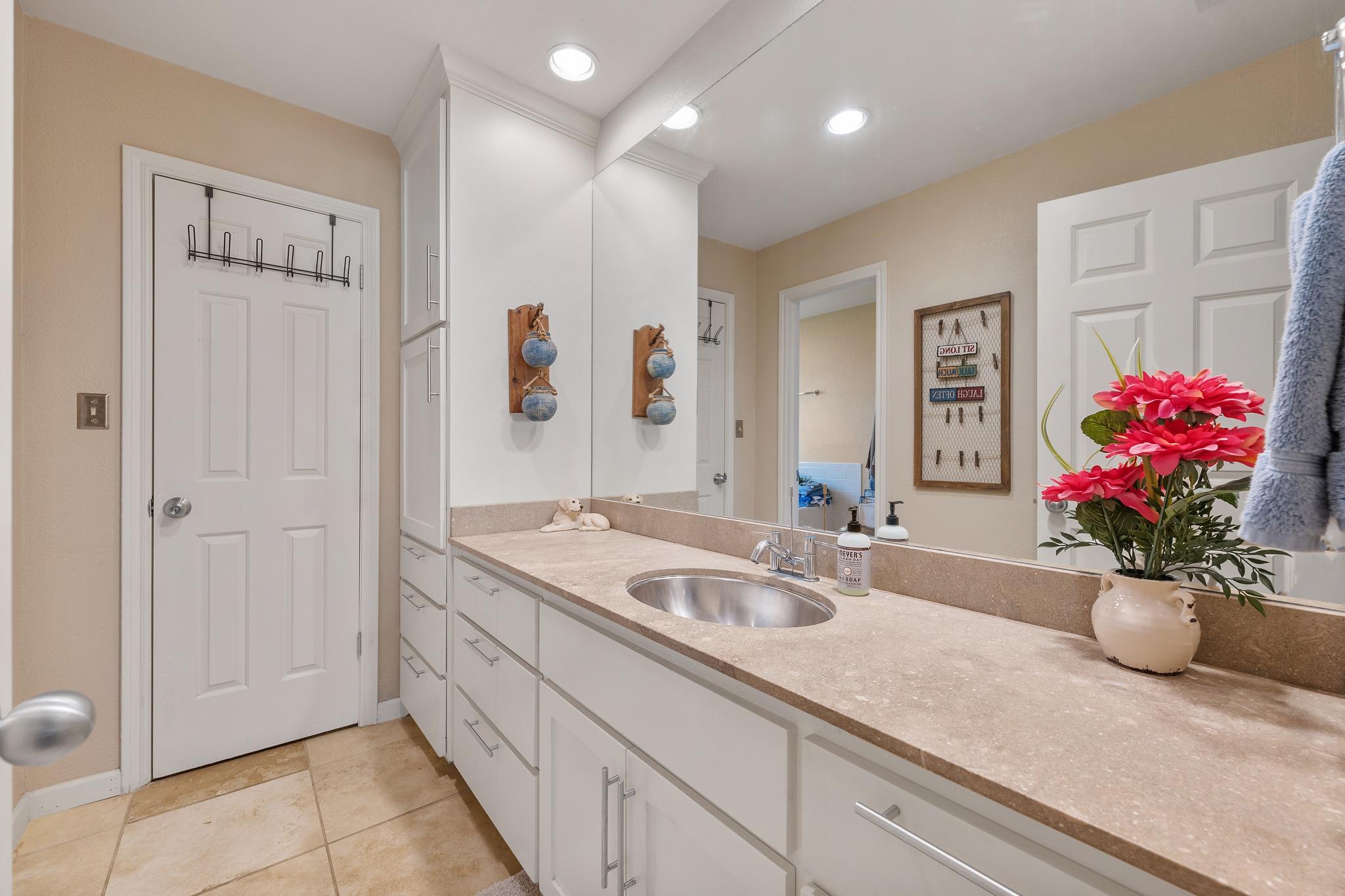 604 Rolling Green Dr, Lakeway, TX 78734