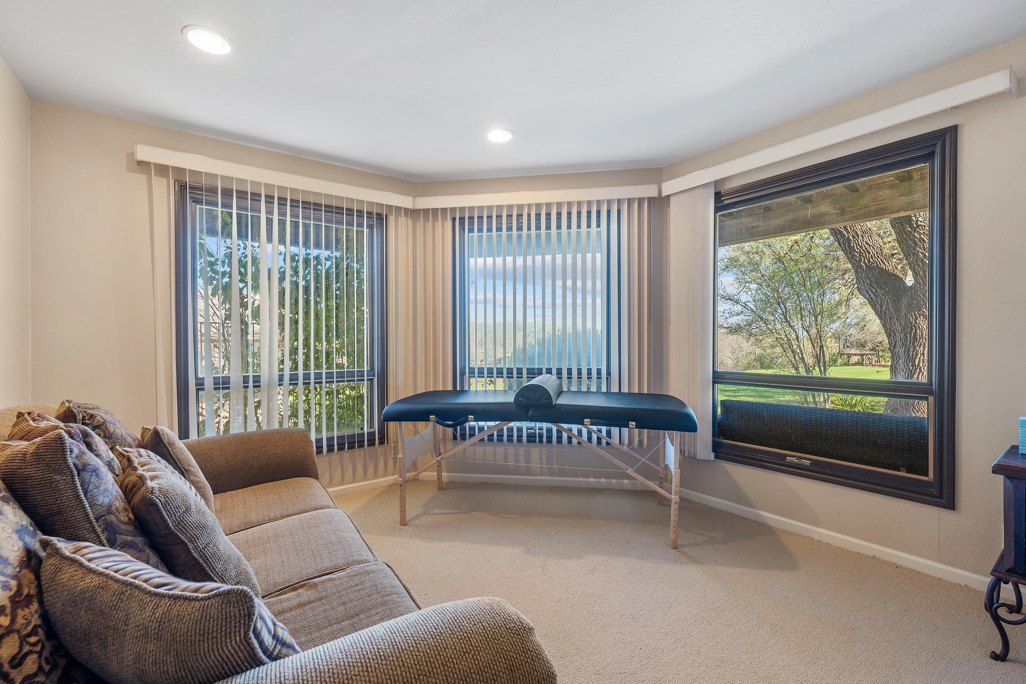 604 Rolling Green Dr, Lakeway, TX 78734