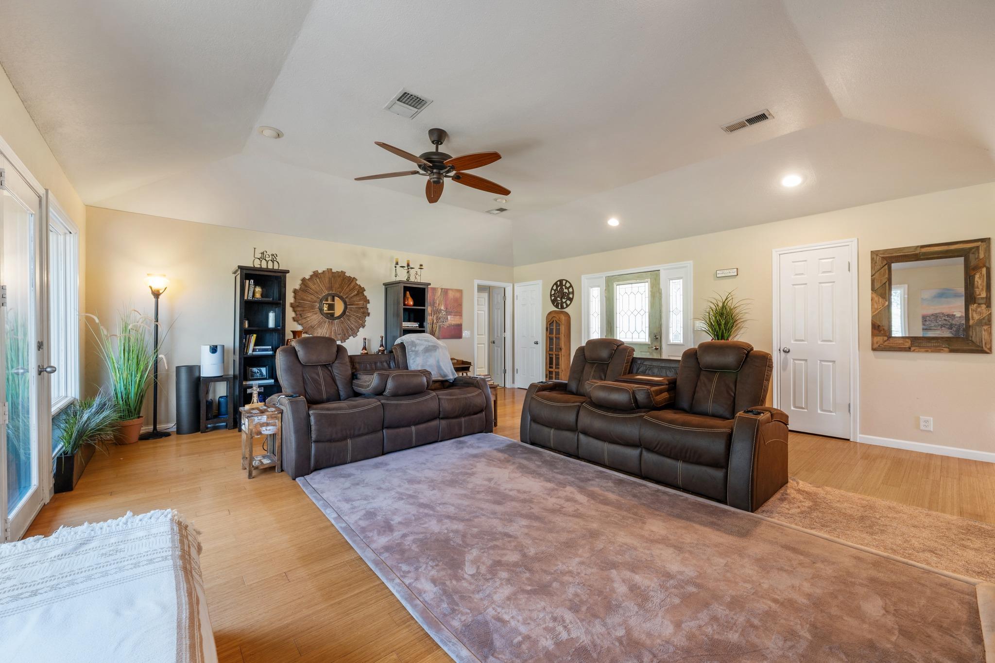 604 Rolling Green Dr, Lakeway, TX 78734