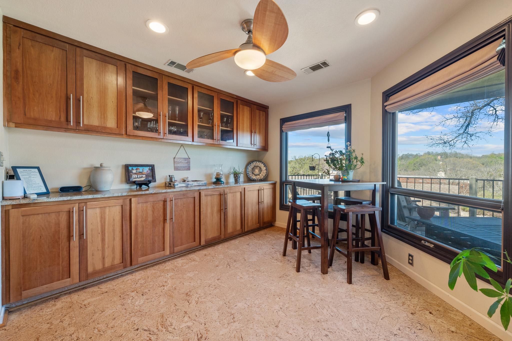 604 Rolling Green Dr, Lakeway, TX 78734