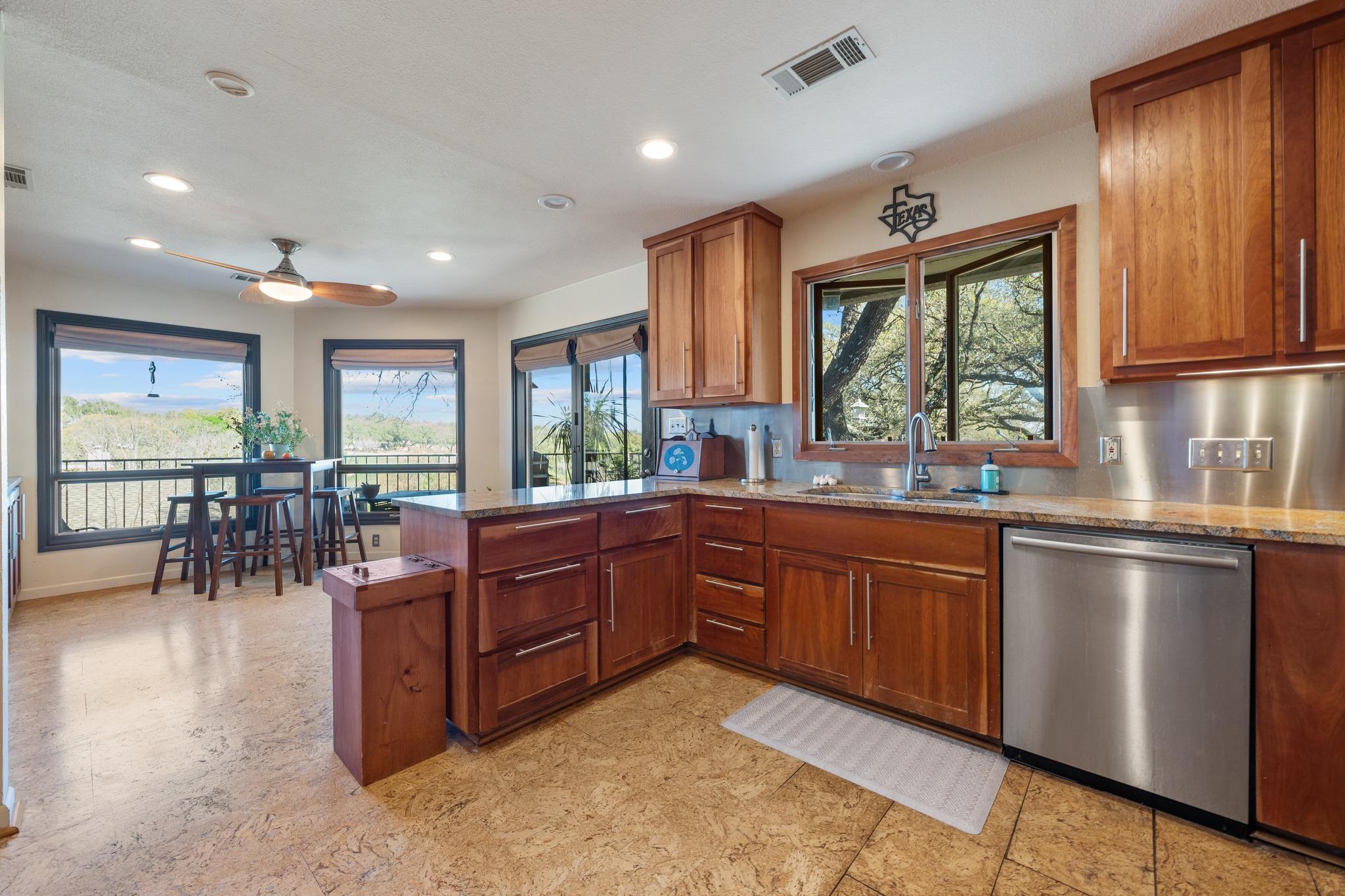 604 Rolling Green Dr, Lakeway, TX 78734