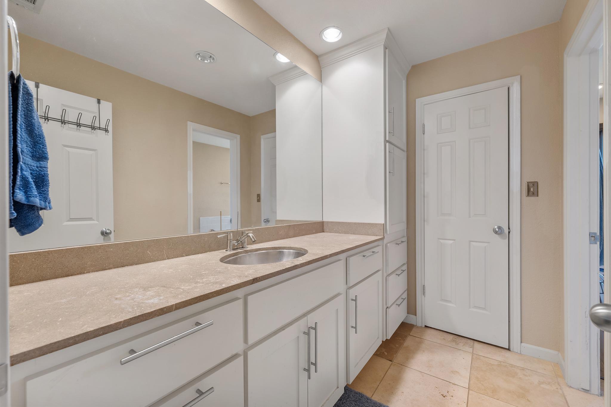 604 Rolling Green Dr, Lakeway, TX 78734