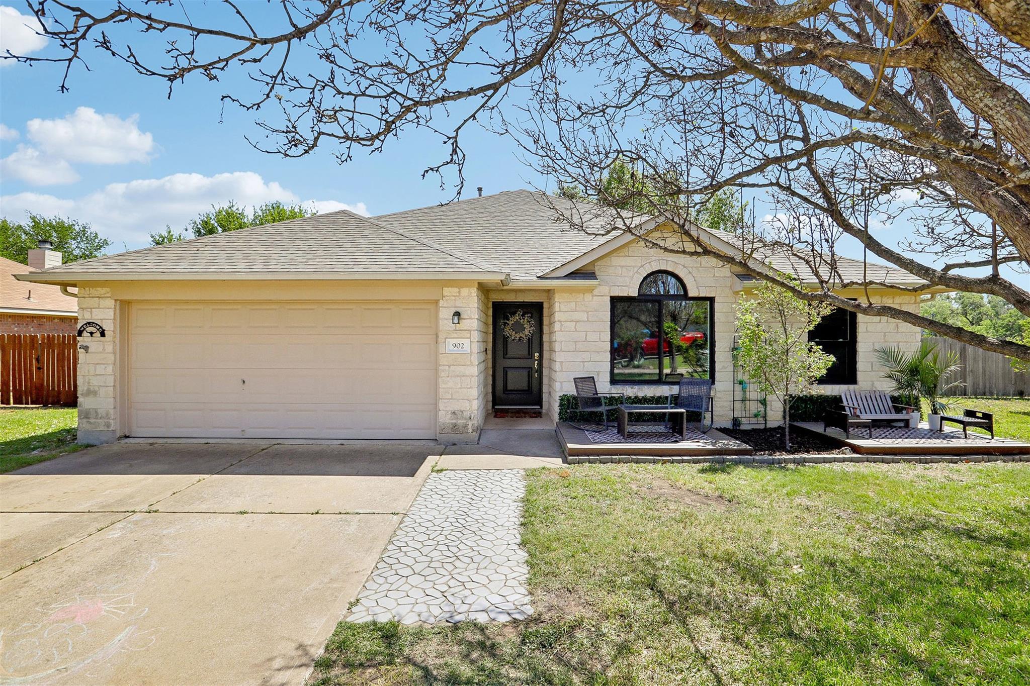902 Ridgemont Cir, Leander, TX 78641