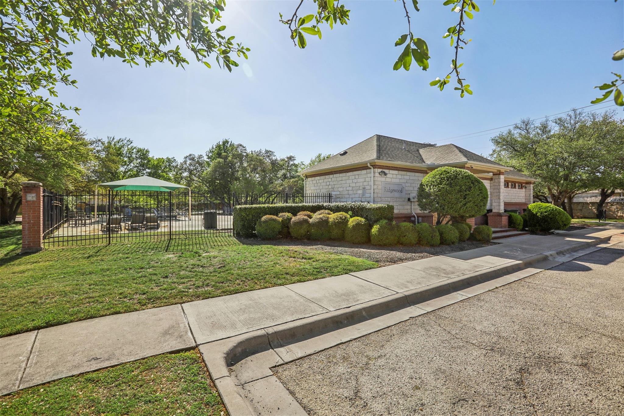 902 Ridgemont Cir, Leander, TX 78641