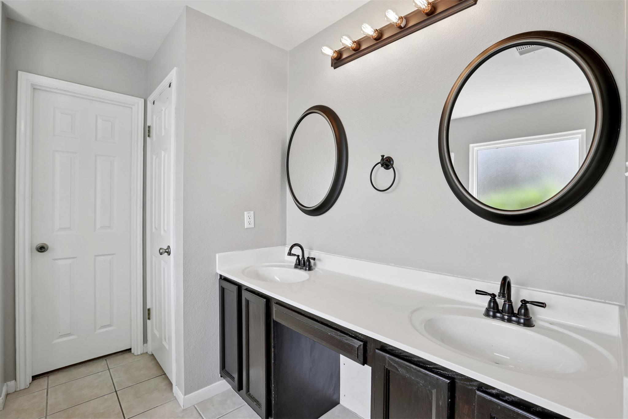 902 Ridgemont Cir, Leander, TX 78641