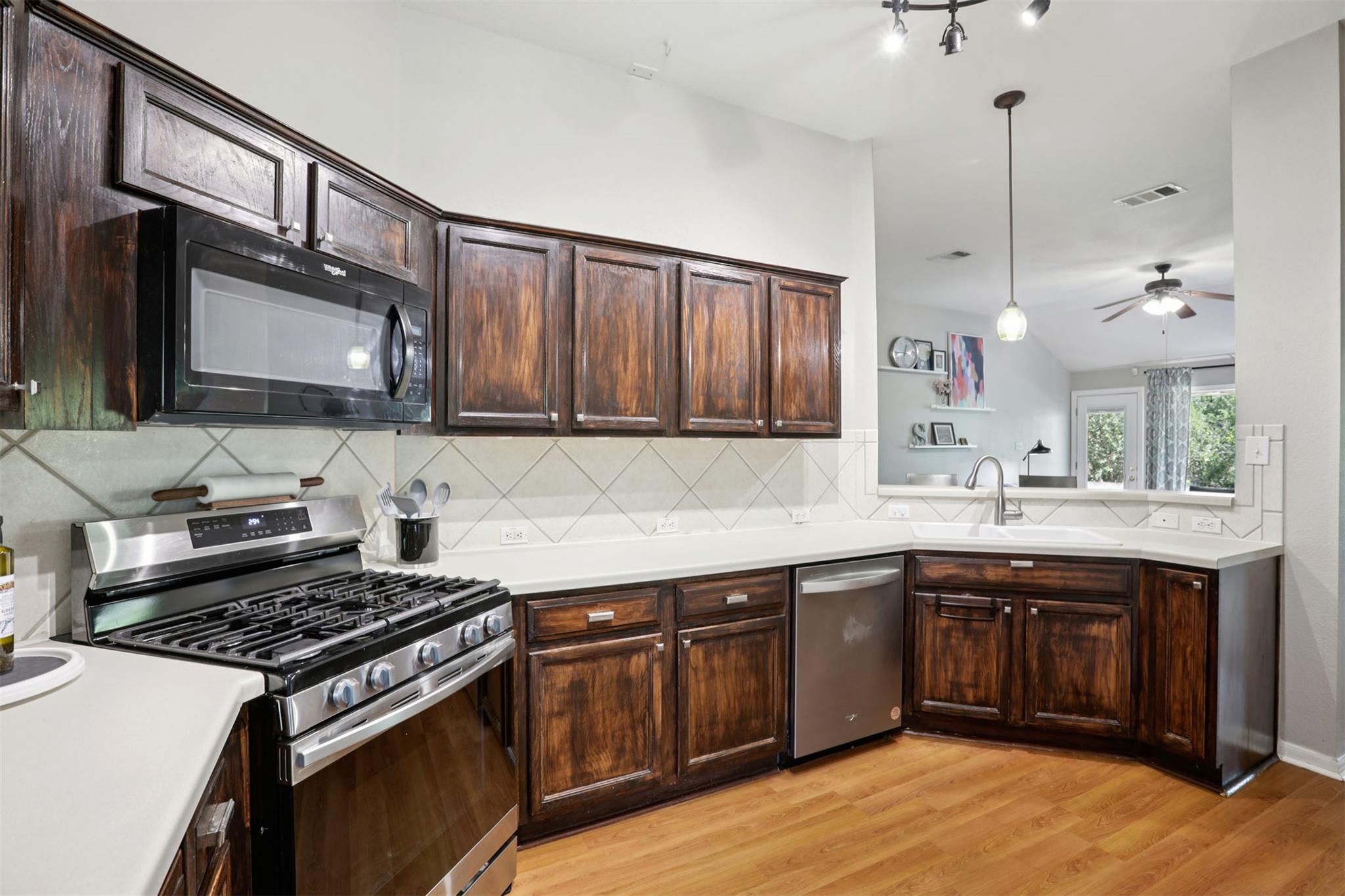 902 Ridgemont Cir, Leander, TX 78641