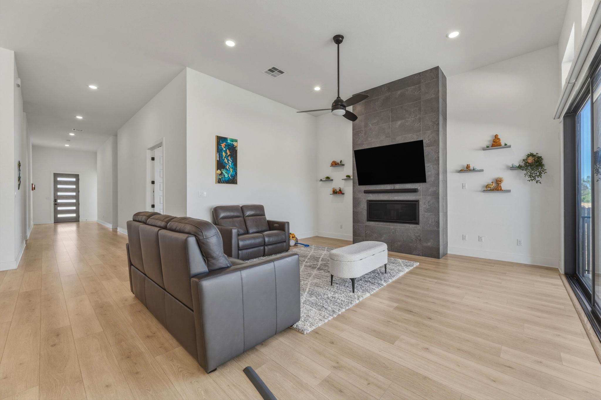 2941 Delaware St, Leander, TX 78641