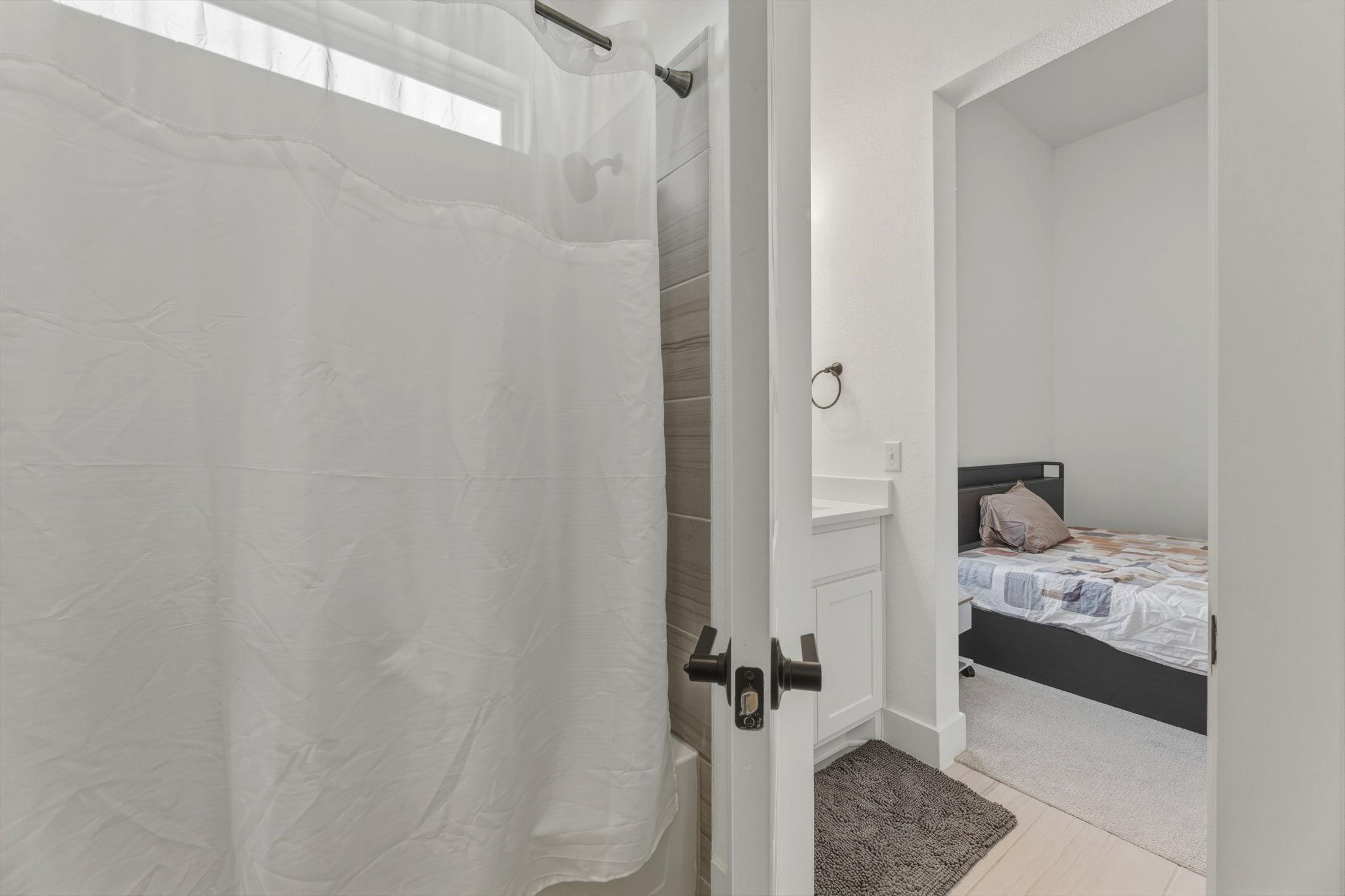 2941 Delaware St, Leander, TX 78641