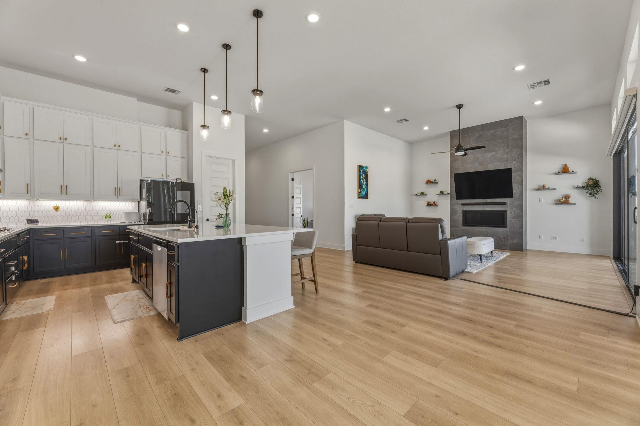 2941 Delaware St, Leander, TX 78641