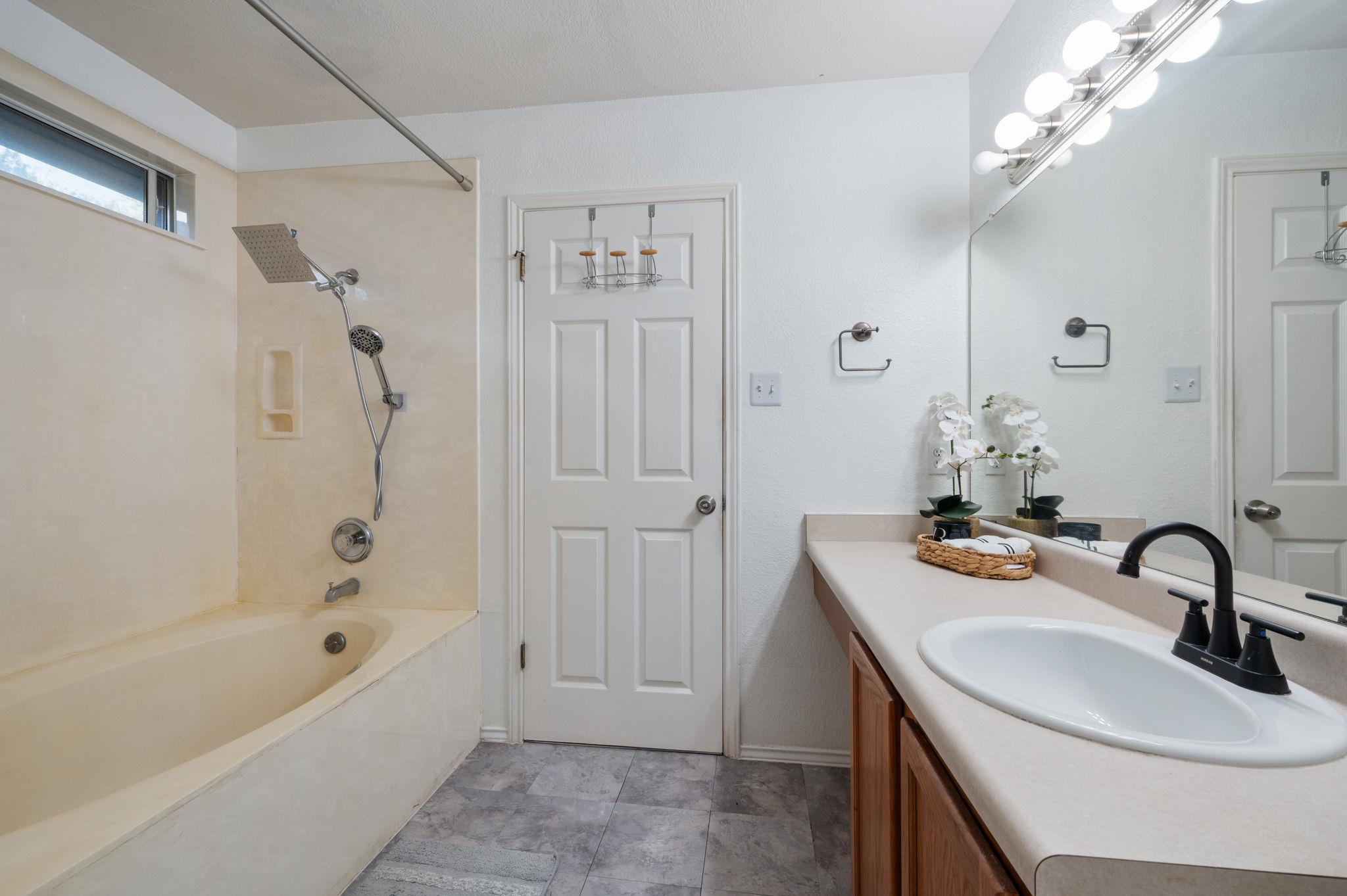 6012 Speyside Dr, Austin, TX 78754