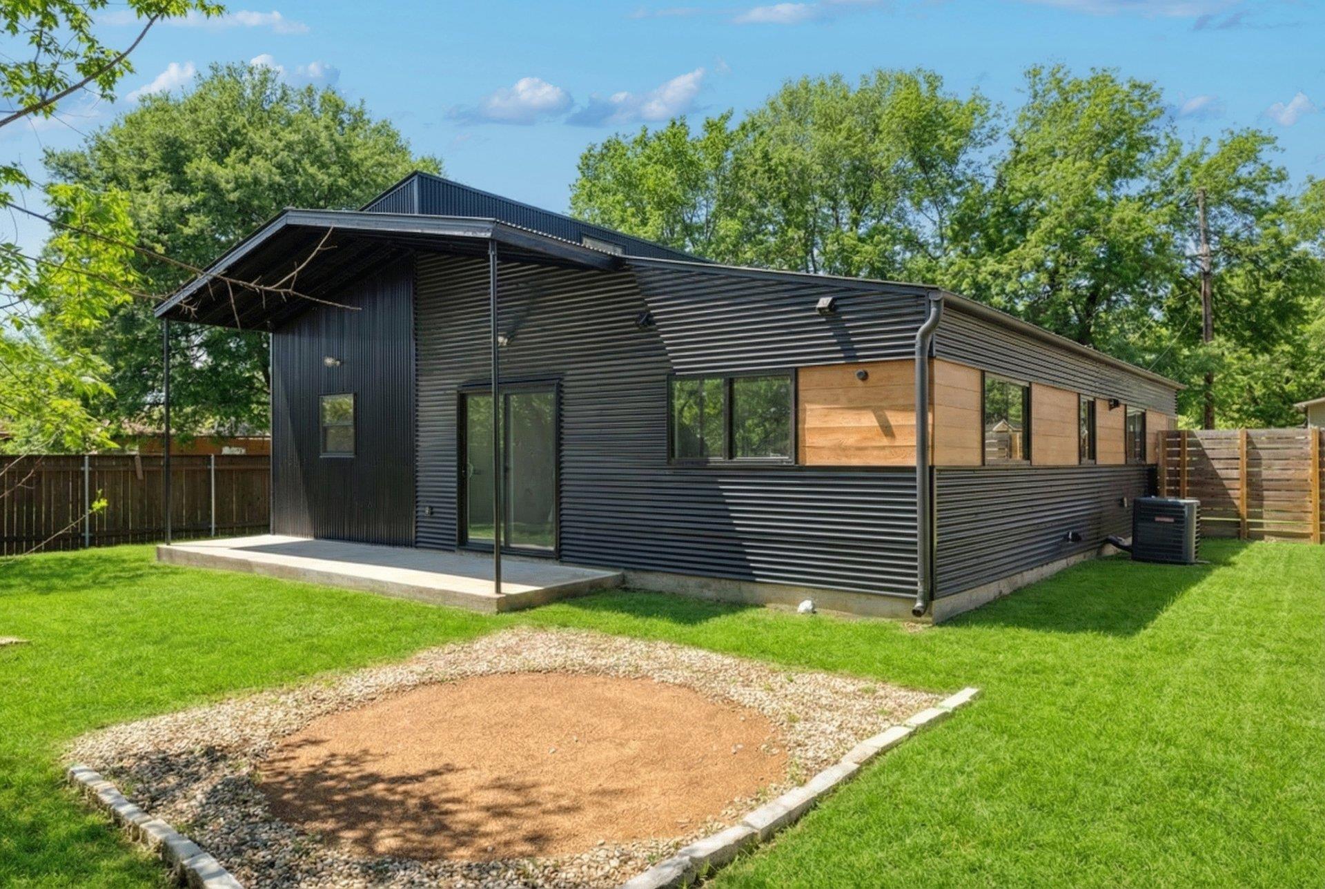 1310 Green St, Lockhart, TX 78644