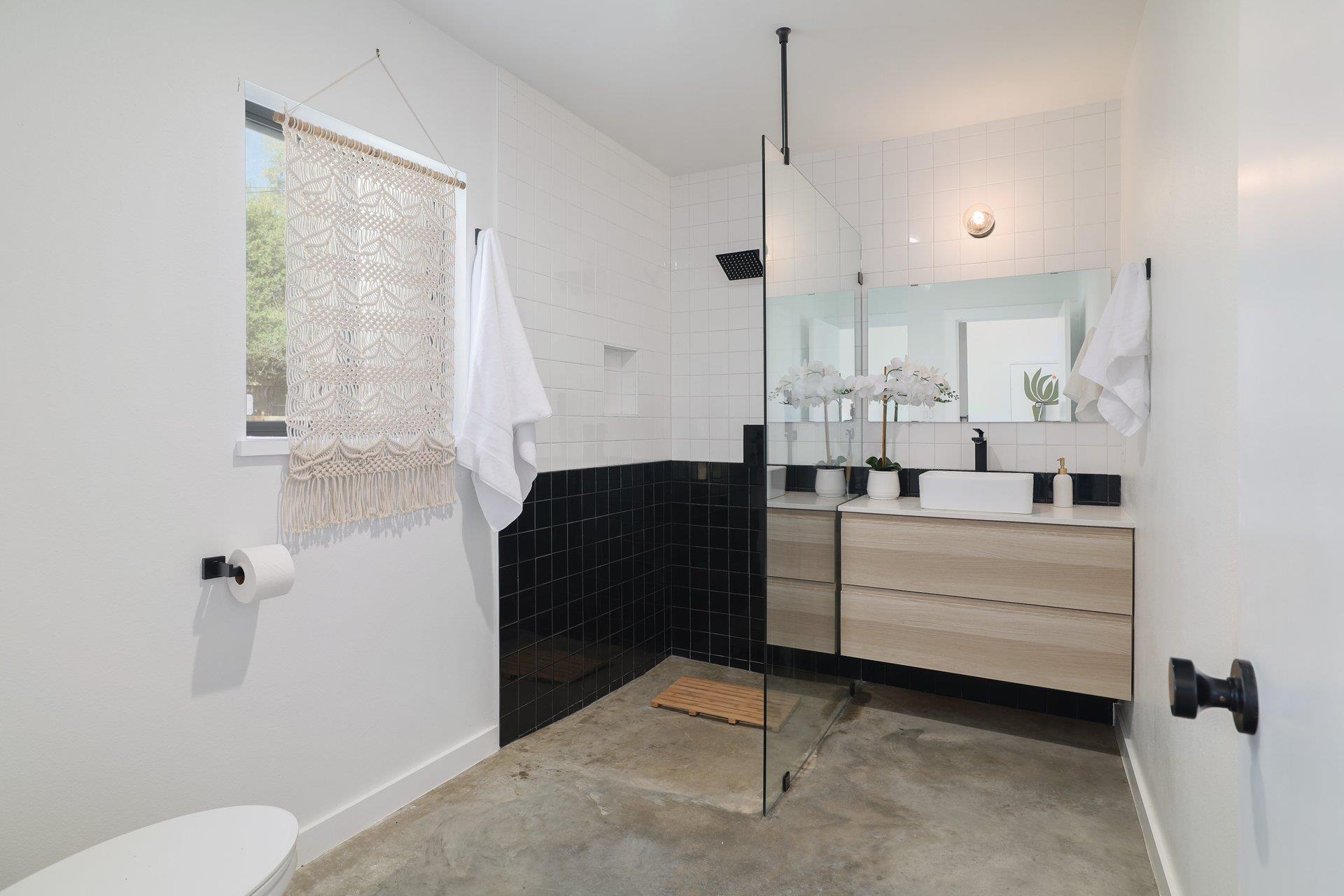 1310 Green St, Lockhart, TX 78644