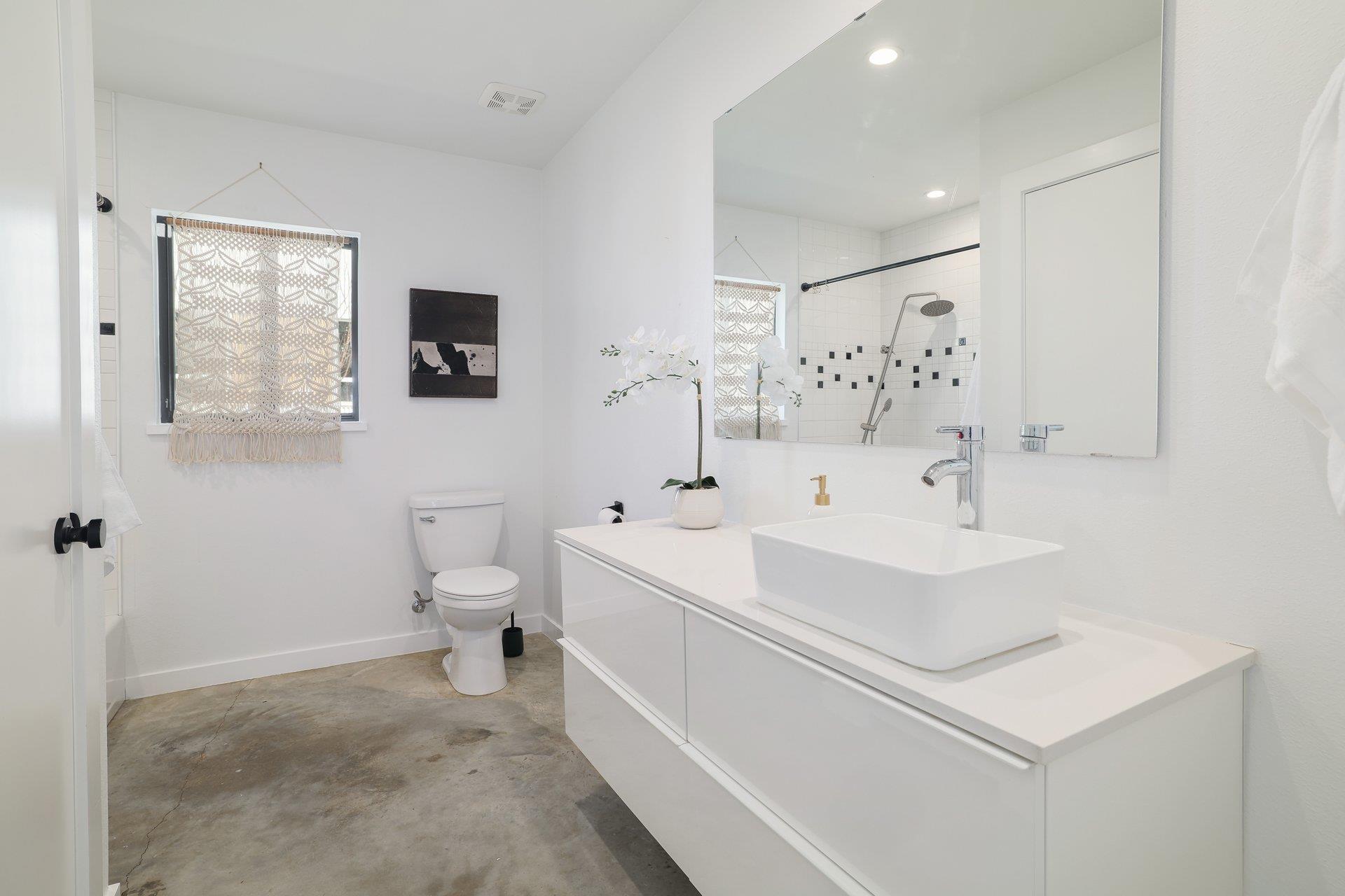 1310 Green St, Lockhart, TX 78644