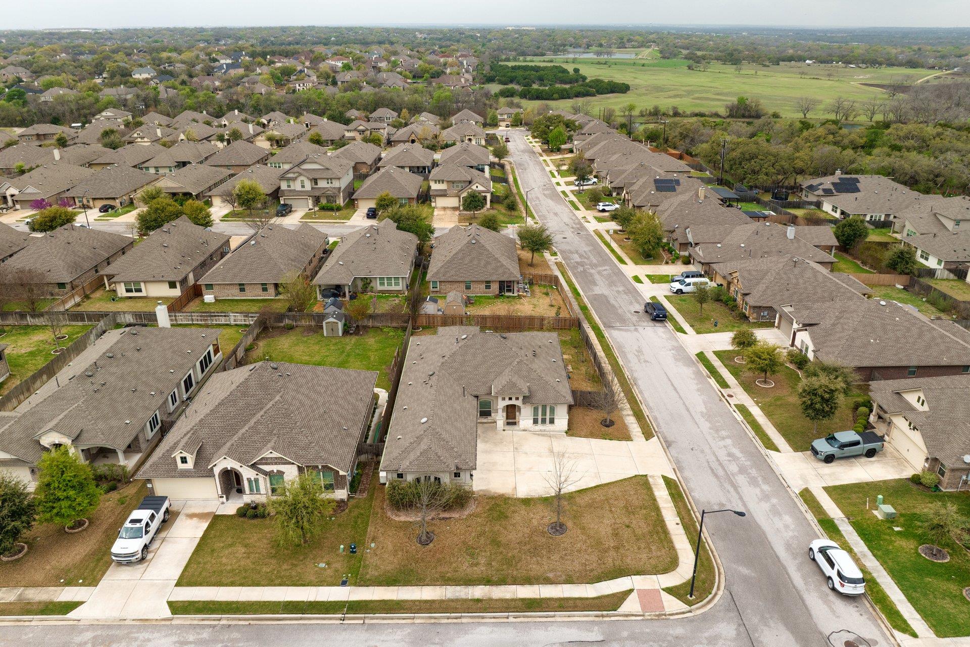 100 Kirkhill Cv, Hutto, TX 78634