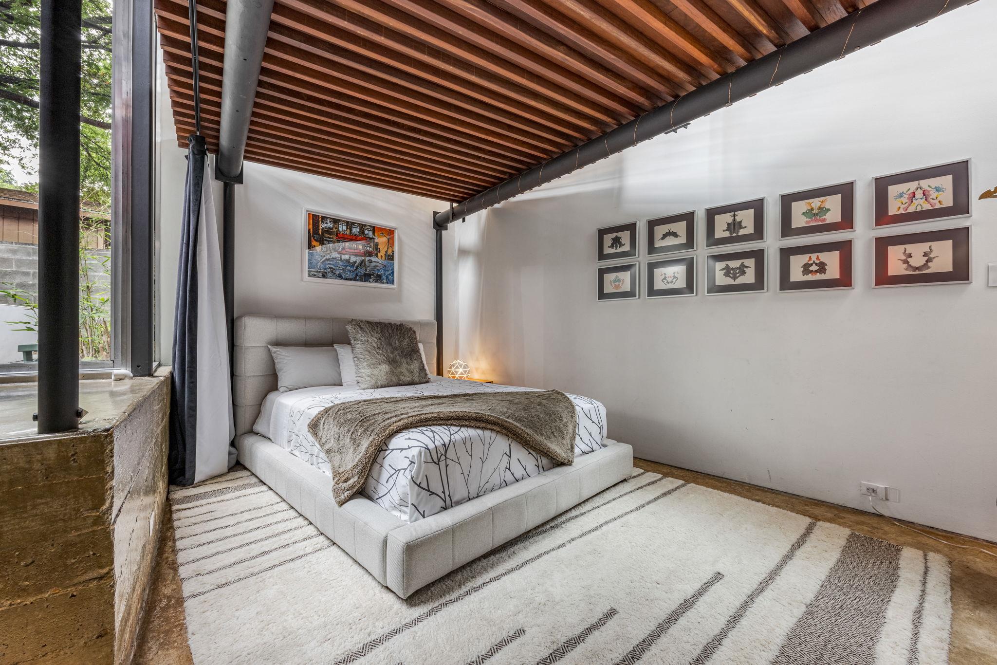 704 W Live Oak St, Austin, TX 78704